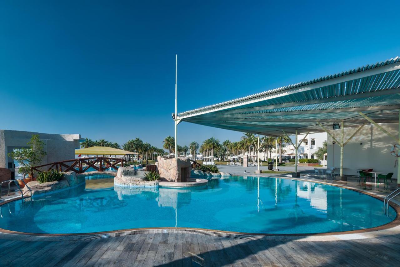Sealine Beach, A Murwab Resort Mesaieed Luaran gambar The pool at the hotel