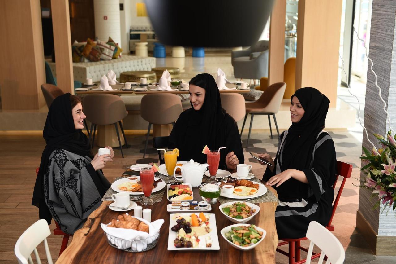 Sealine Beach, A Murwab Resort Mesaieed Luaran gambar Arab women in Dubai