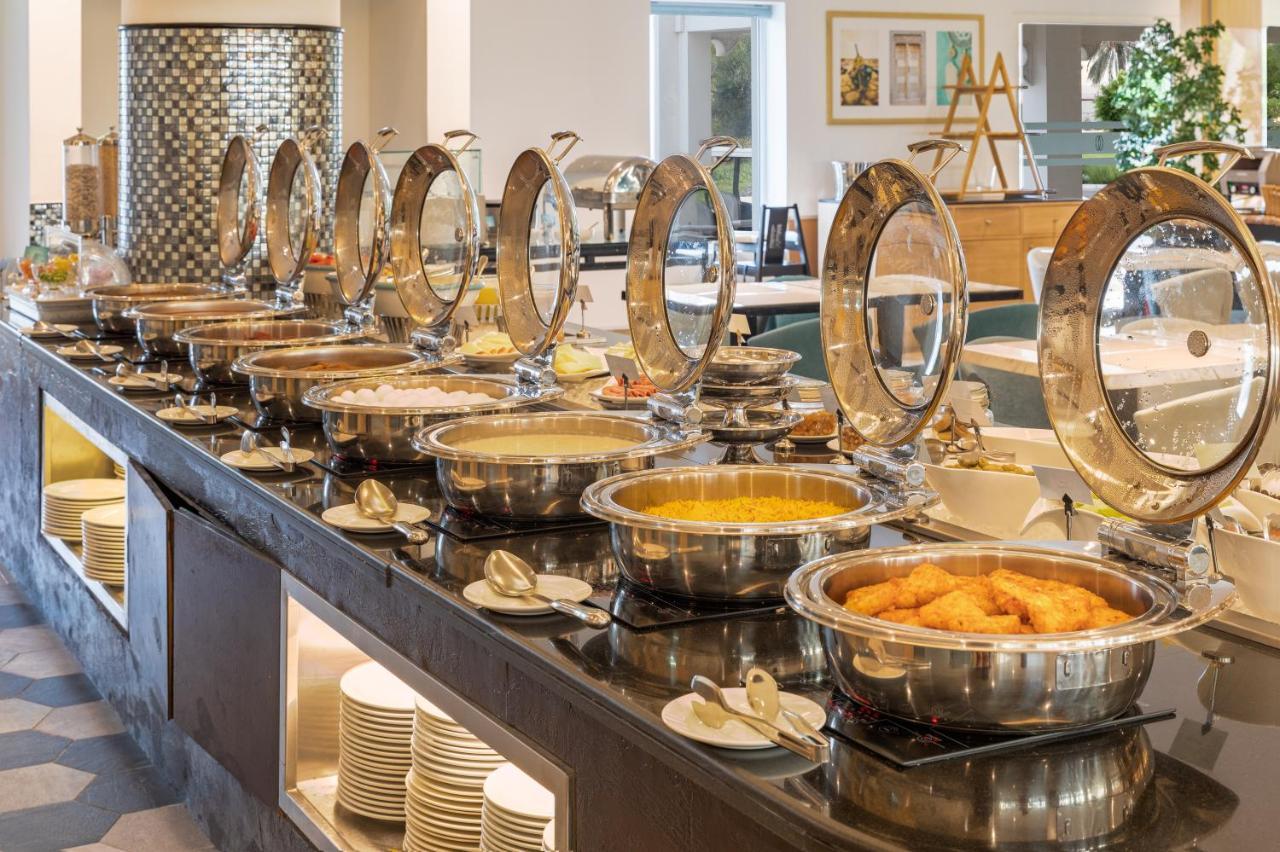 Sealine Beach, A Murwab Resort Mesaieed Luaran gambar A buffet at a hotel
