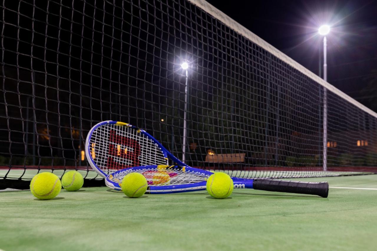 Sealine Beach, A Murwab Resort Mesaieed Luaran gambar Tennis balls and racket