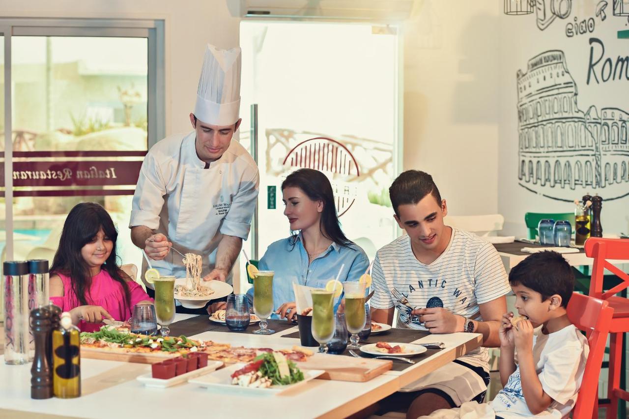 Sealine Beach, A Murwab Resort Mesaieed Luaran gambar Family dining at a restaurant