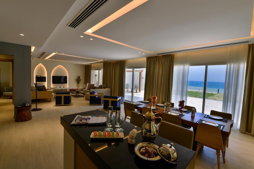 Sealine Beach, A Murwab Resort Mesaieed Luaran gambar The interior of a suite at the Ritz-Carlton, Sharm El Sheikh